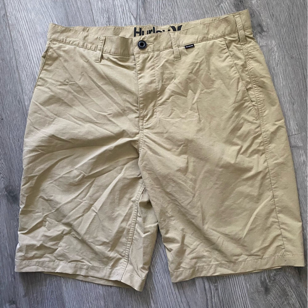 Men’s Size 33 Hurley Nike Dry Fit Shorts.